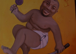 Caricatura di un uomo raffigurato come un neonato in pannolino, con un lecca-lecca e una lama ricurva, su fondo giallo con la scritta “For my Jellybaby”.